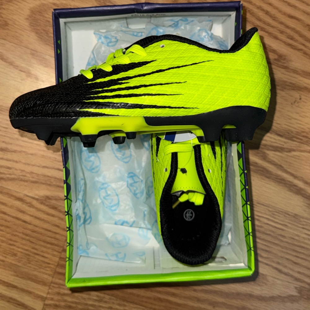 Hawkwell Youth Soccer Cleats Black Green‎ Size 10 US Kids FG New
